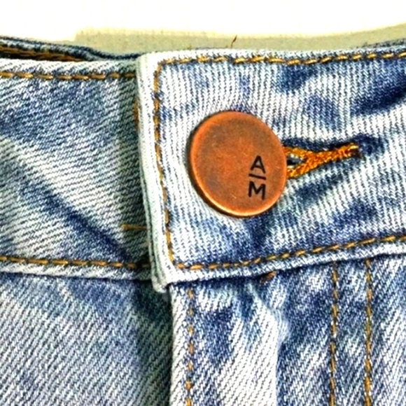 Ashley Mason Roll Cuff Denim Embroidered Shorts Size 28 - Picture 4 of 9